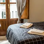Tuguest Isabel La Catolica II Apartment