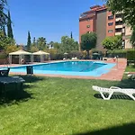 Piso Junto Palacio Congresos Y Metro, Centrico Con Piscina