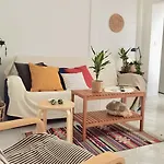 San Matias Urban Retreat With Balcony