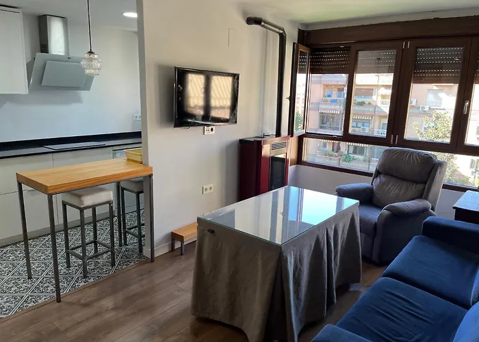 Piso Junto Palacio Congresos Y Metro, Centrico Con Piscina