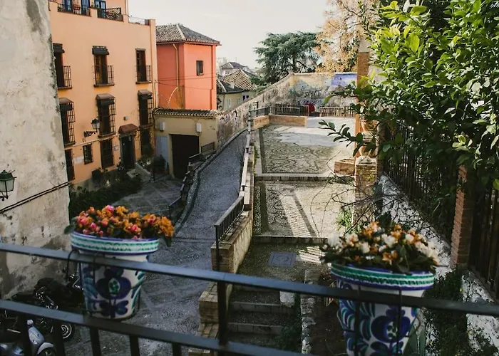 Cerca De La Alhambra, La Casa Del Cuento, Primero