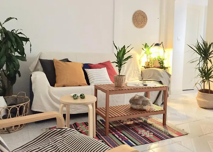 San Matias Urban Retreat With Balcony