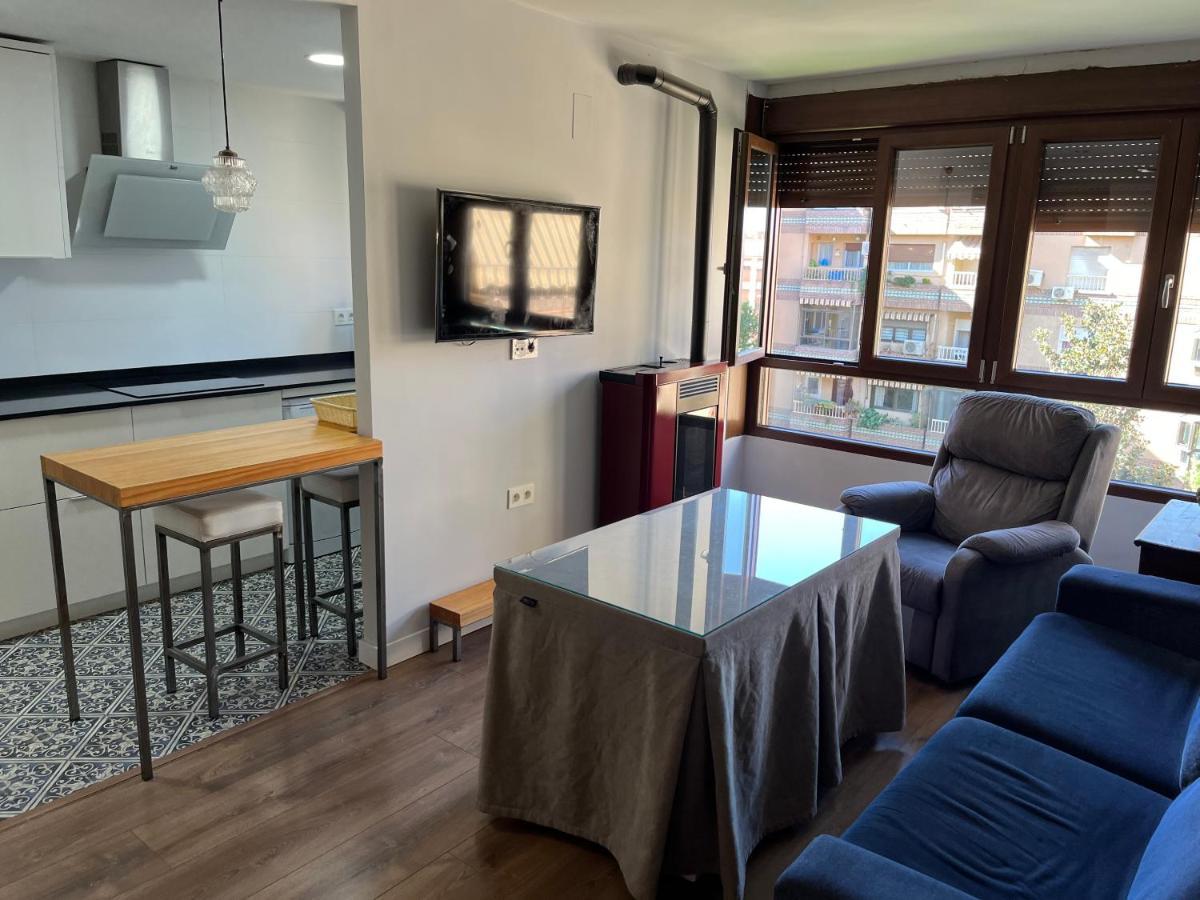 Apartment Piso Junto Palacio Congresos Y Metro, Centrico Con Piscina