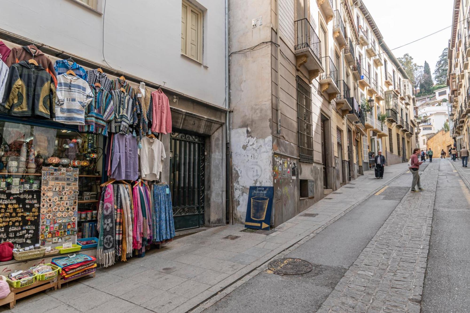 El Olivo En Plaza Nueva * Granada