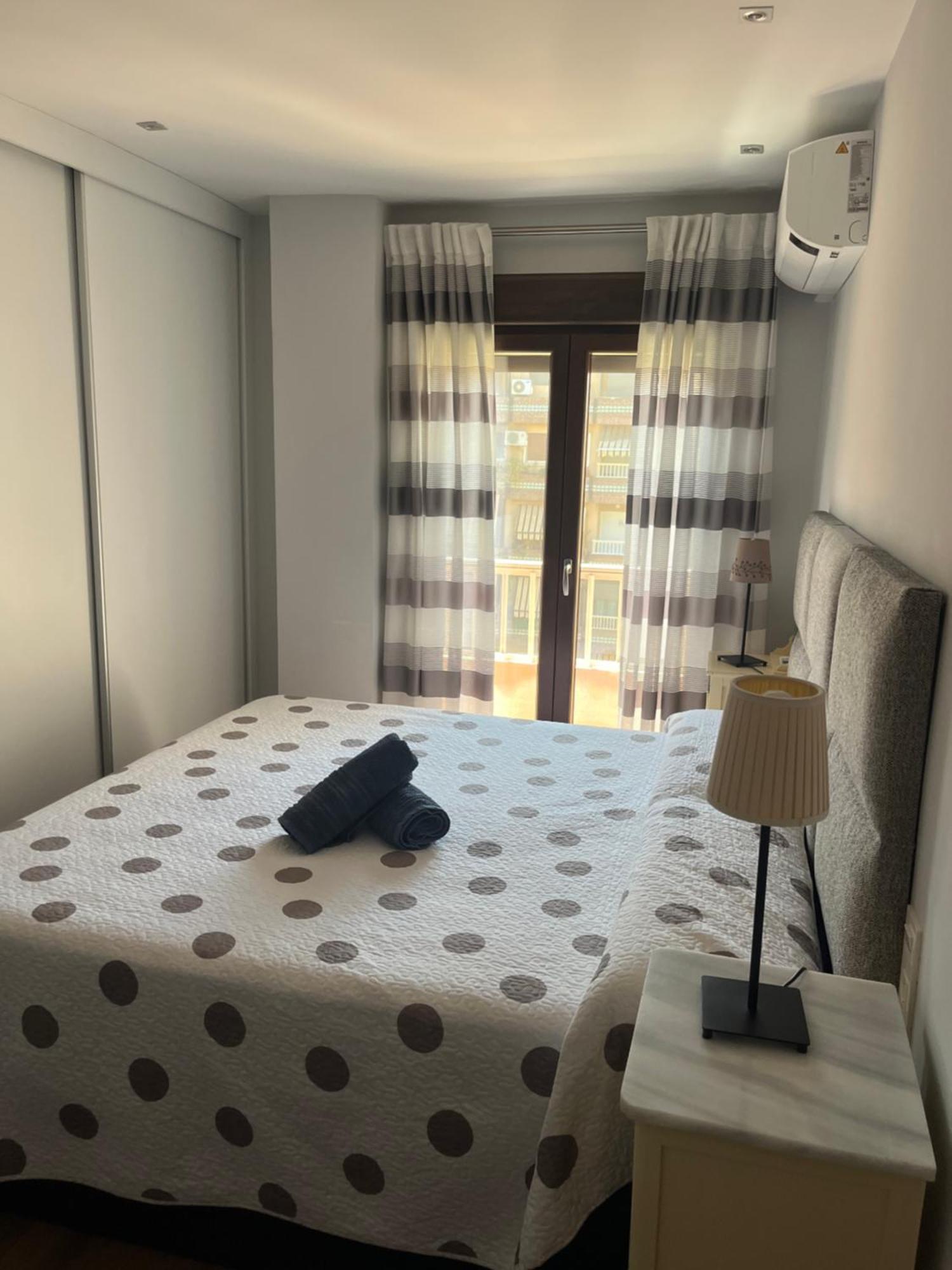 Apartment Piso Junto Palacio Congresos Y Metro, Centrico Con Piscina *
