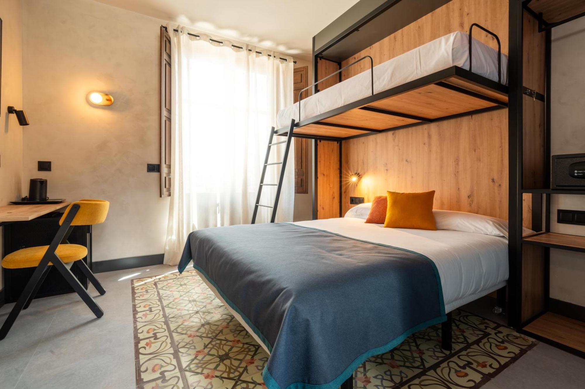 The House Elvira Hostal
