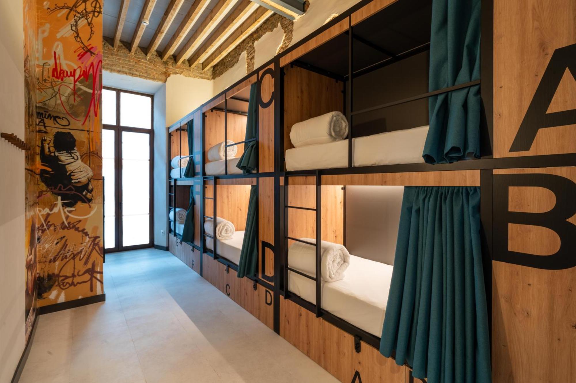 Hostal The House Elvira