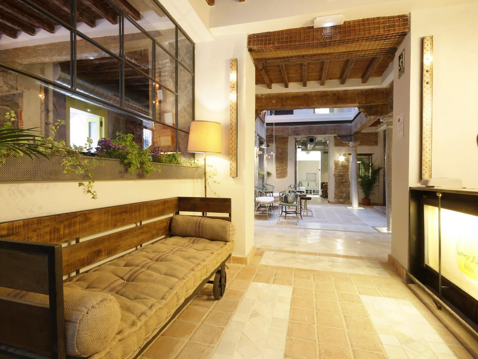 Lemon Rock Hostal Granada