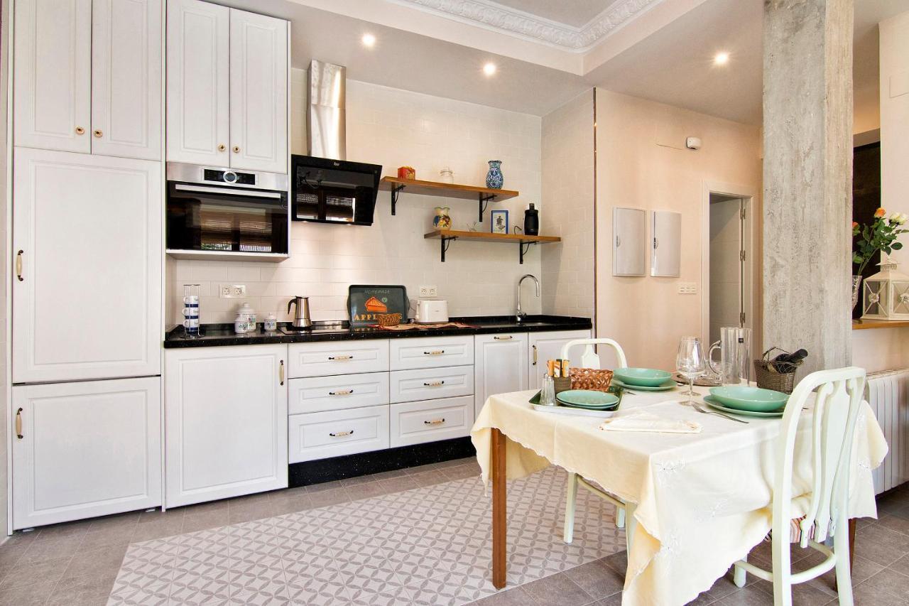 Bright & Elegant Centre 3 Bedroom *