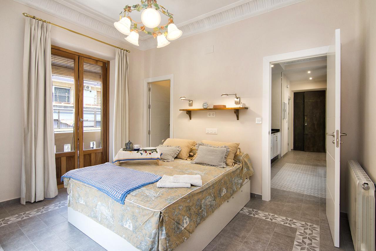 Bright & Elegant Centre 3 Bedroom Apartment Granada
