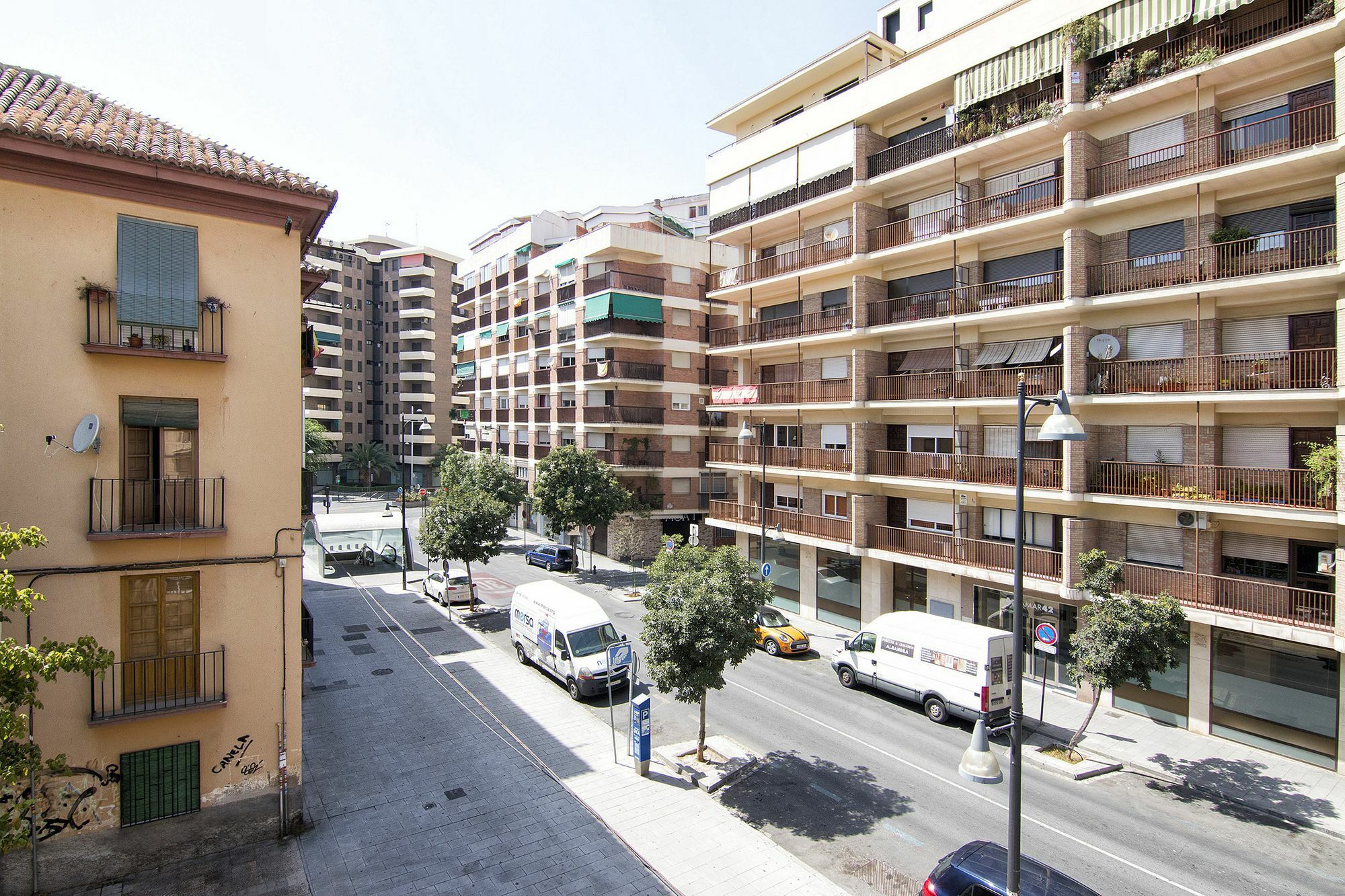 Bright & Elegant Centre 3 Bedroom *