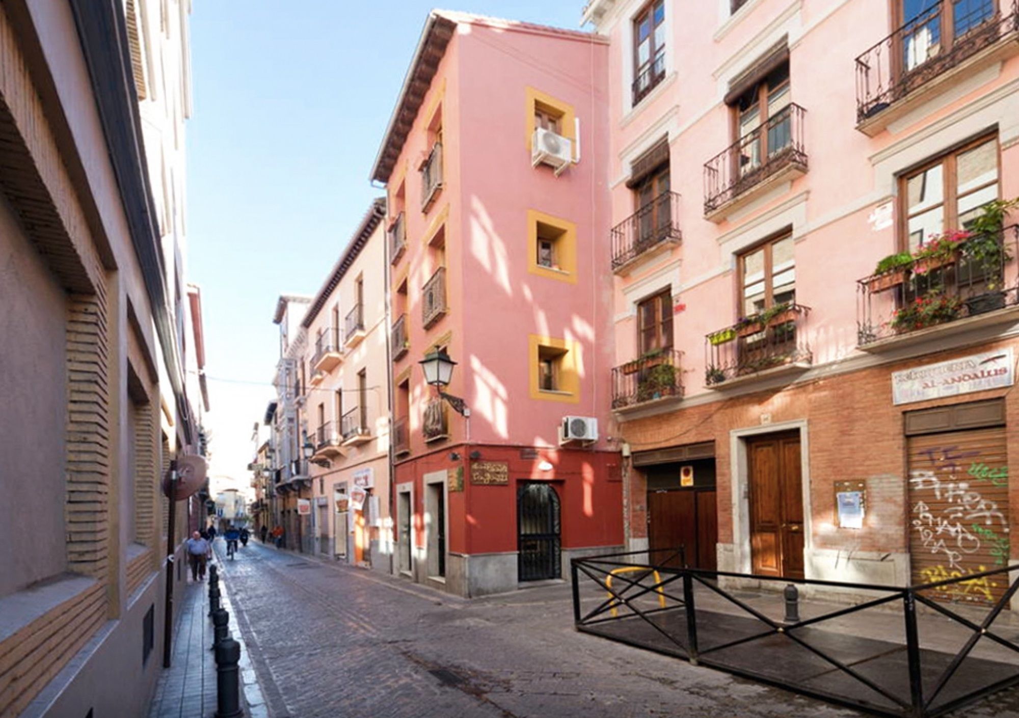 Sunny, 2-bedroom House With Wifi In 5 Minutes From Granada
