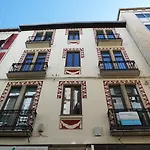 Apartamentos Mesones 3000