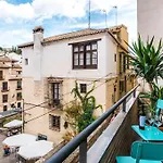 Cosy Flat W/ Beautiful Views And Cute Balcony