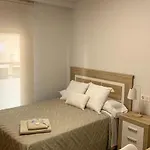 Soleada, Amplia Y Renovada Vivienda