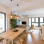 Chezmoihomes Luxury Plaza Nueva Penthouse