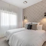 Central Stylish And Elegant 1 & 2 Bedroom Apartments I