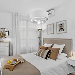 Elegant And Central Location