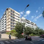 Acogedor apartamento con piscina.