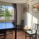 Luninoso Y Practico Apartamento En El Centro Con Amplio Parking Incluido