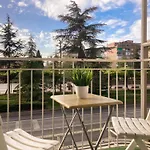 Luninoso Y Practico Apartamento En El Centro Con Amplio Parking Incluido