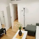 Apartamento Centrico En Granada Con Garaje Gratis.