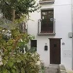Cerca De La Alhambra, La Casa Del Cuento, Primero