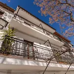 La casita de la plaza