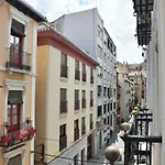 La Casa Junto a la Catedral