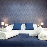 Apartamentos Reina Isabel