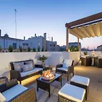 Chezmoihomes Plaza Nueva Penthouse