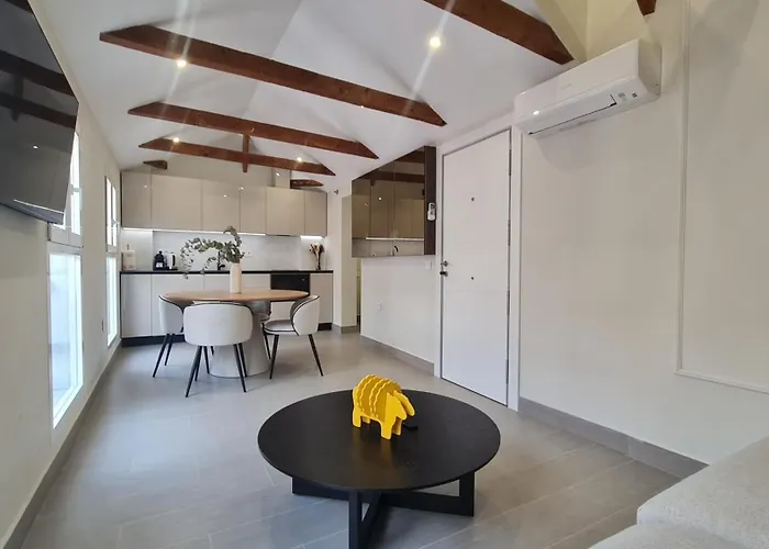 Navas Penthouse 301 By Florentia Homes