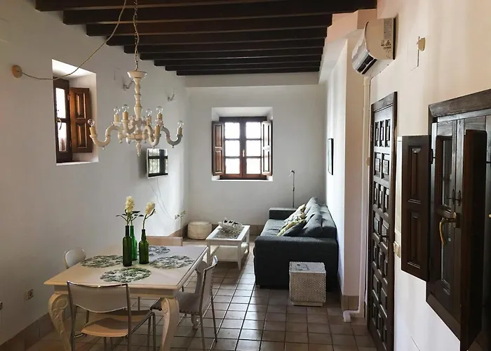 Apartment In Elvira Street With Wifi