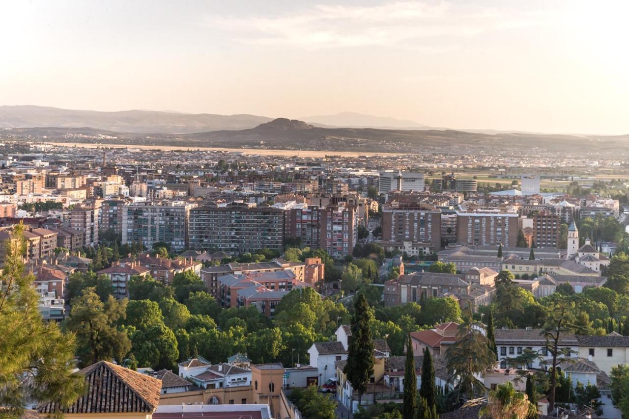 Montevive, Disfruta Atardeceres Unicos De En Nuestra Terraza Granada