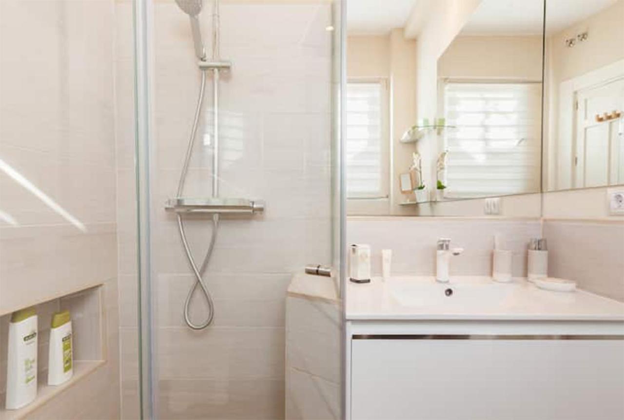 Apartamento Apartasuite Deluxe Centro Histórico ático Tranquilo Con Terrazas A Pie De Calle Granada