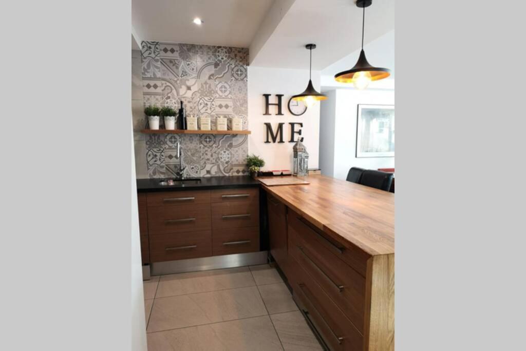 Espectacular Con Terraza En Apartamento *
