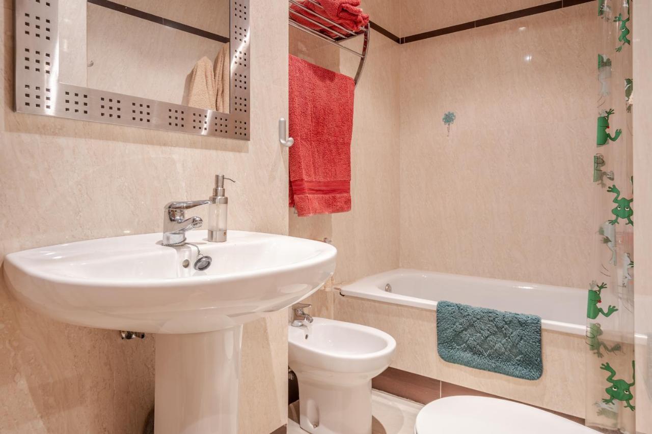 Expoholidays - Centrico Piso Con Parking Incluido Calle Alvaro Bazan Apartamento