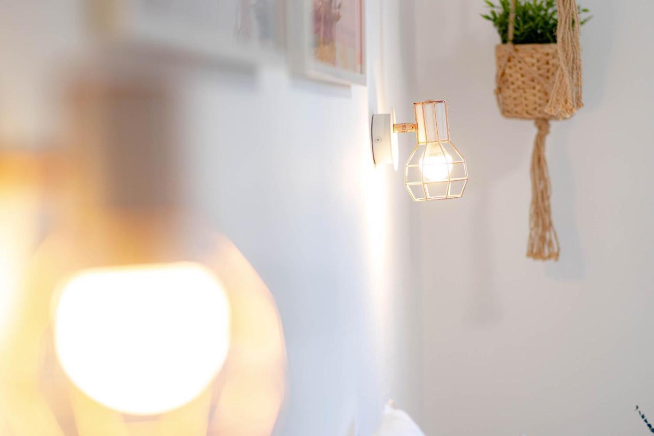 Mariana & Ganivet - Hostatel Apartment *