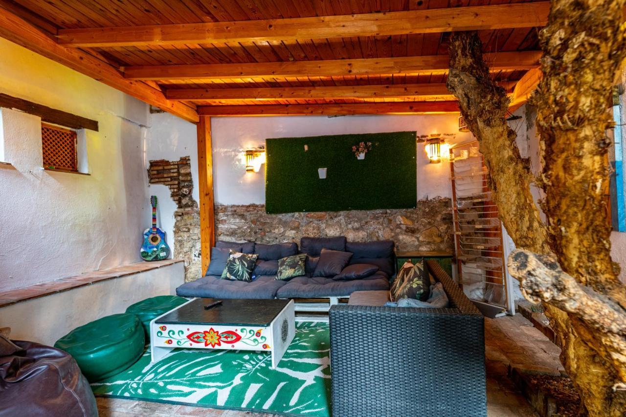 Amaka House Hostal *