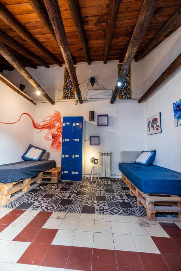 Amaka House Hostal