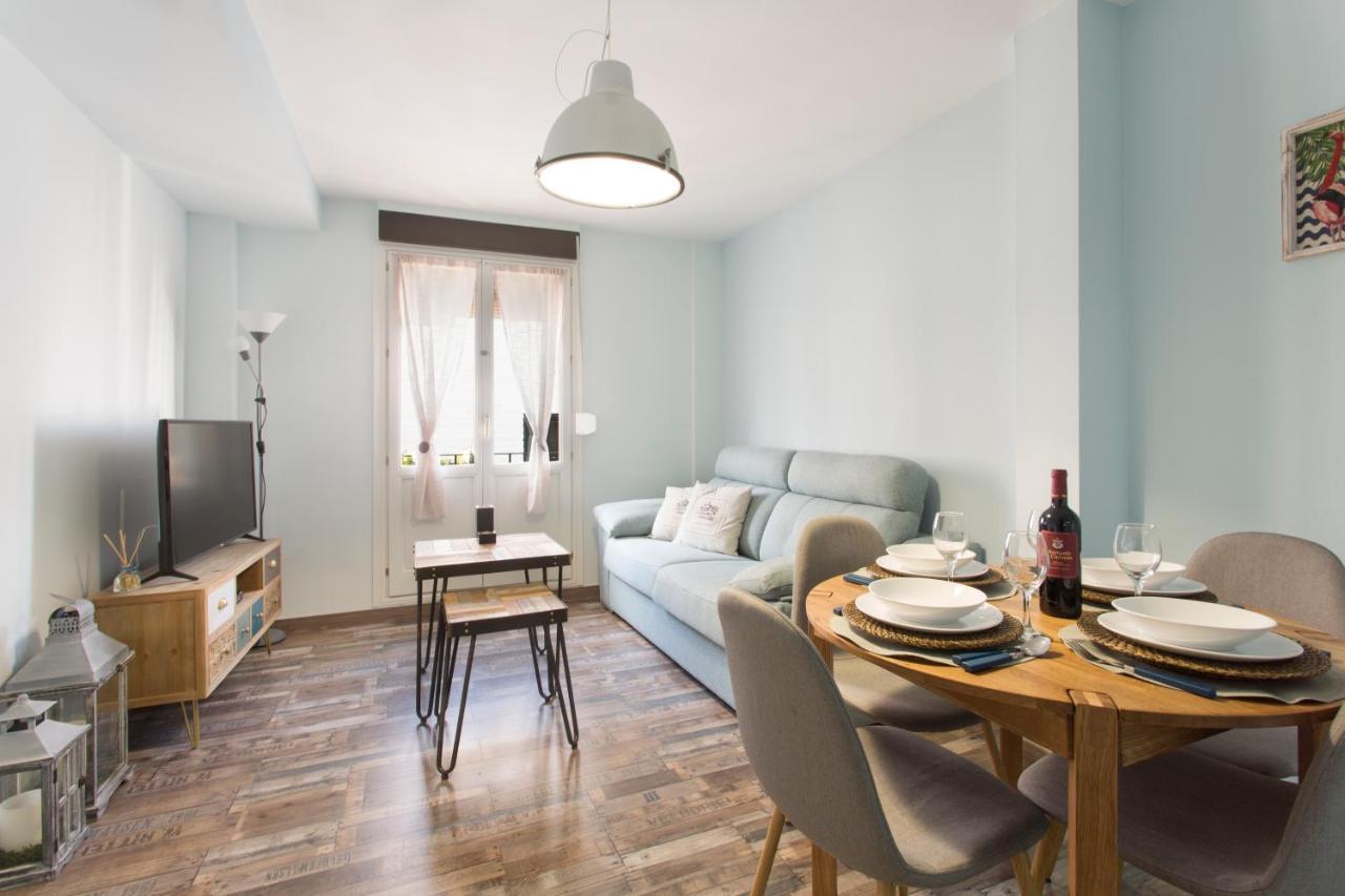 Sky Is Blue In Private Parking Included Apartamento