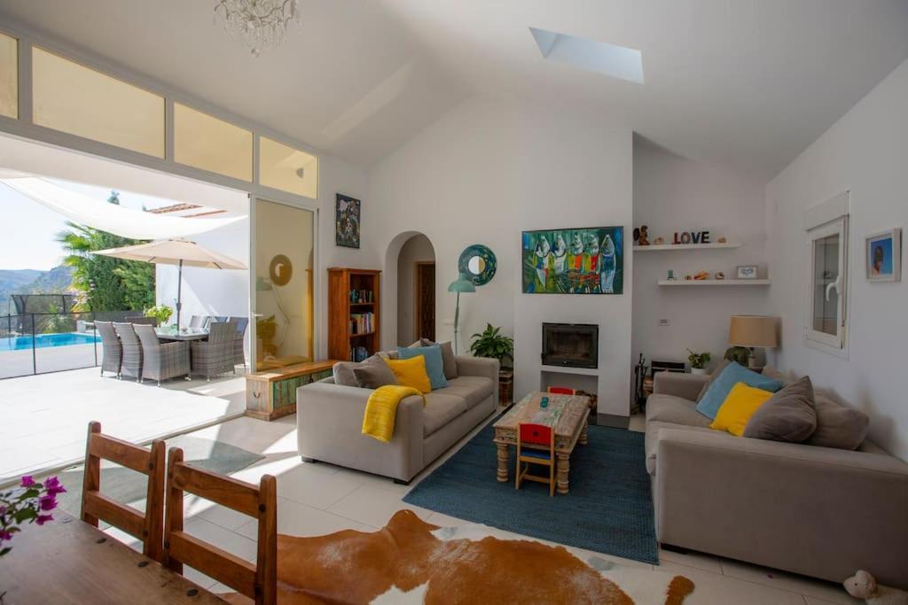 Casa Sierra, A Stunning Spanish Rural Retreat Villa *