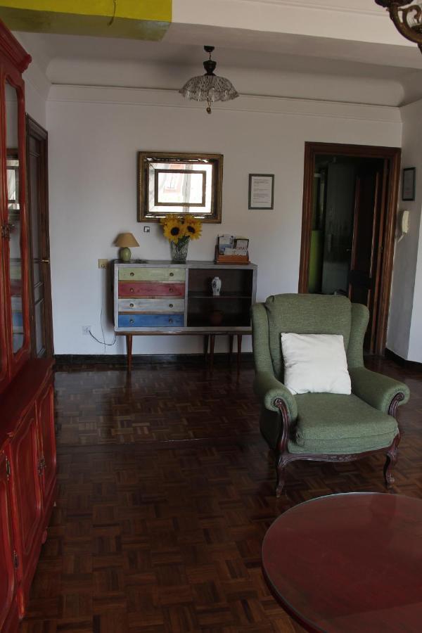En Tu Propia Casa *