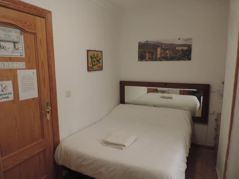 El Cascabel Pensión Granada