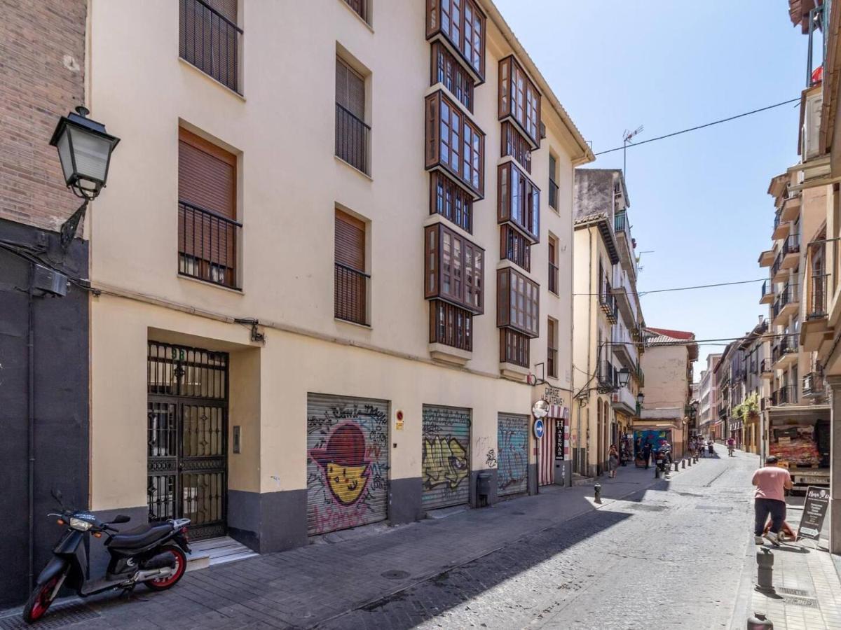 El Beso De Elvira * Granada