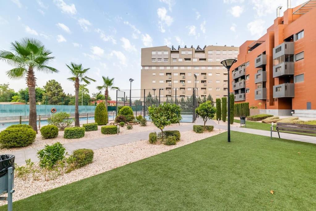 Moderno Con Piscina Y Parking