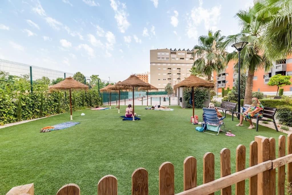 Moderno Con Piscina Y Parking Granada