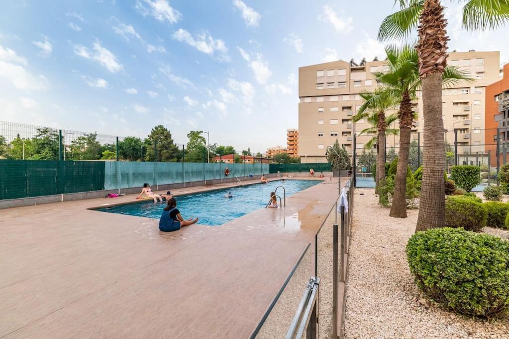 Moderno Con Piscina Y Parking *