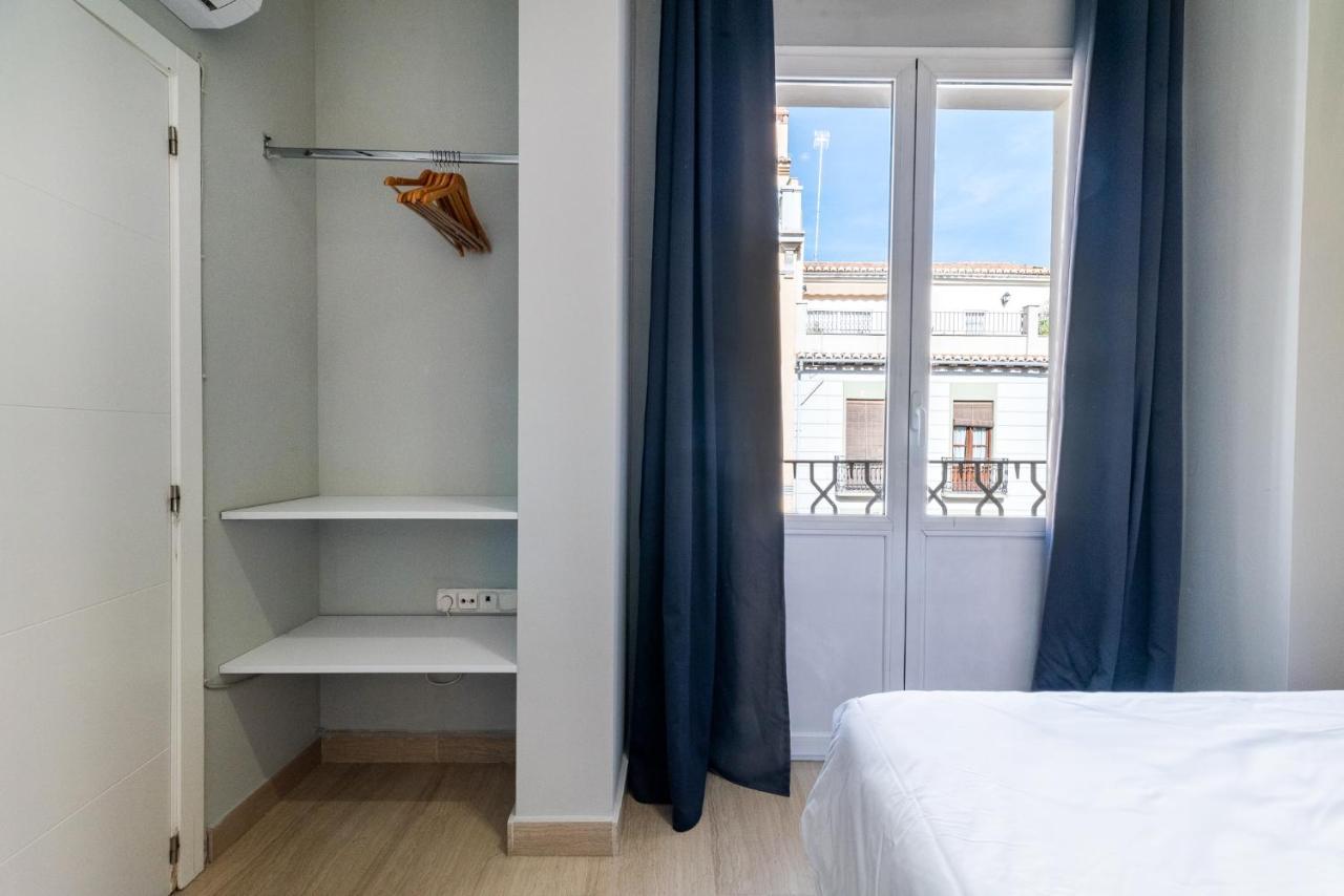 En Mariana Pineda, Apartamento Granada
