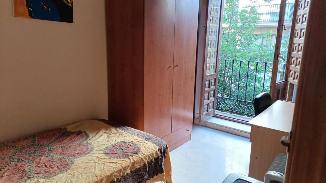 Homestay Single In Center Of *